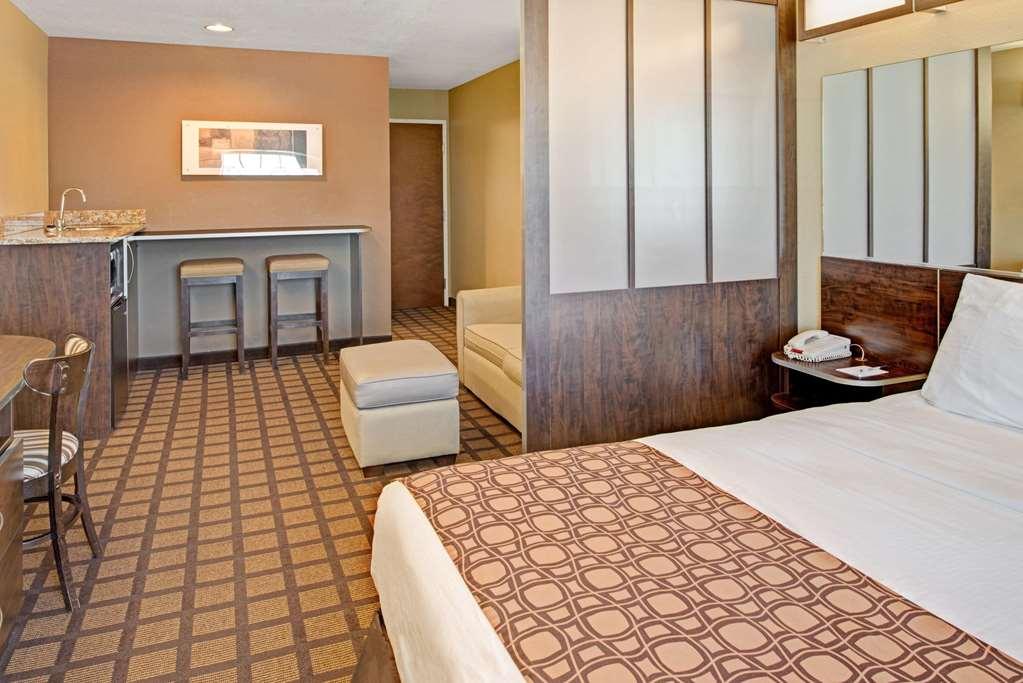 Microtel Inn & Suites By Wyndham Bluffs Council Bluffs Eksteriør bilde