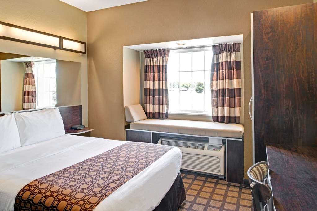 Microtel Inn & Suites By Wyndham Bluffs Council Bluffs Eksteriør bilde