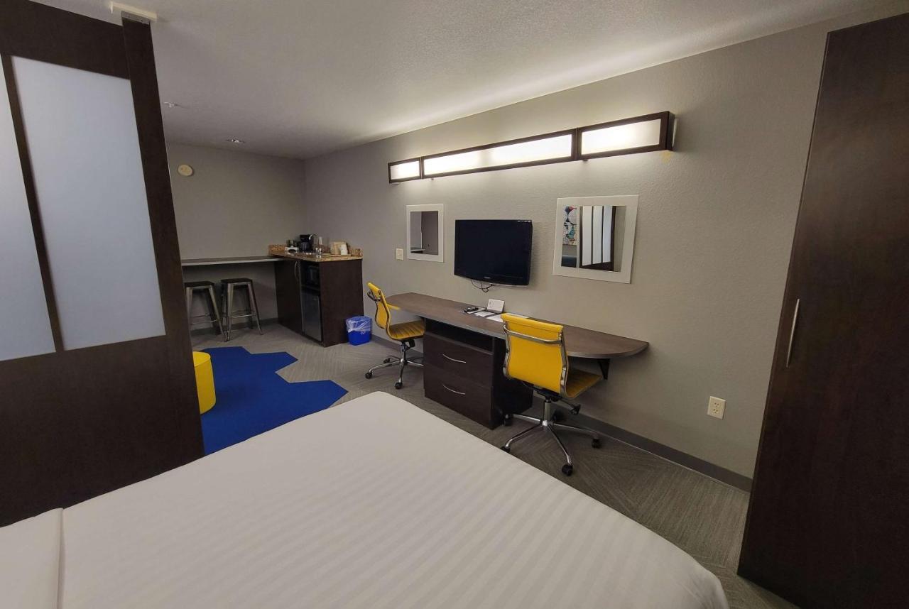 Microtel Inn & Suites By Wyndham Bluffs Council Bluffs Eksteriør bilde