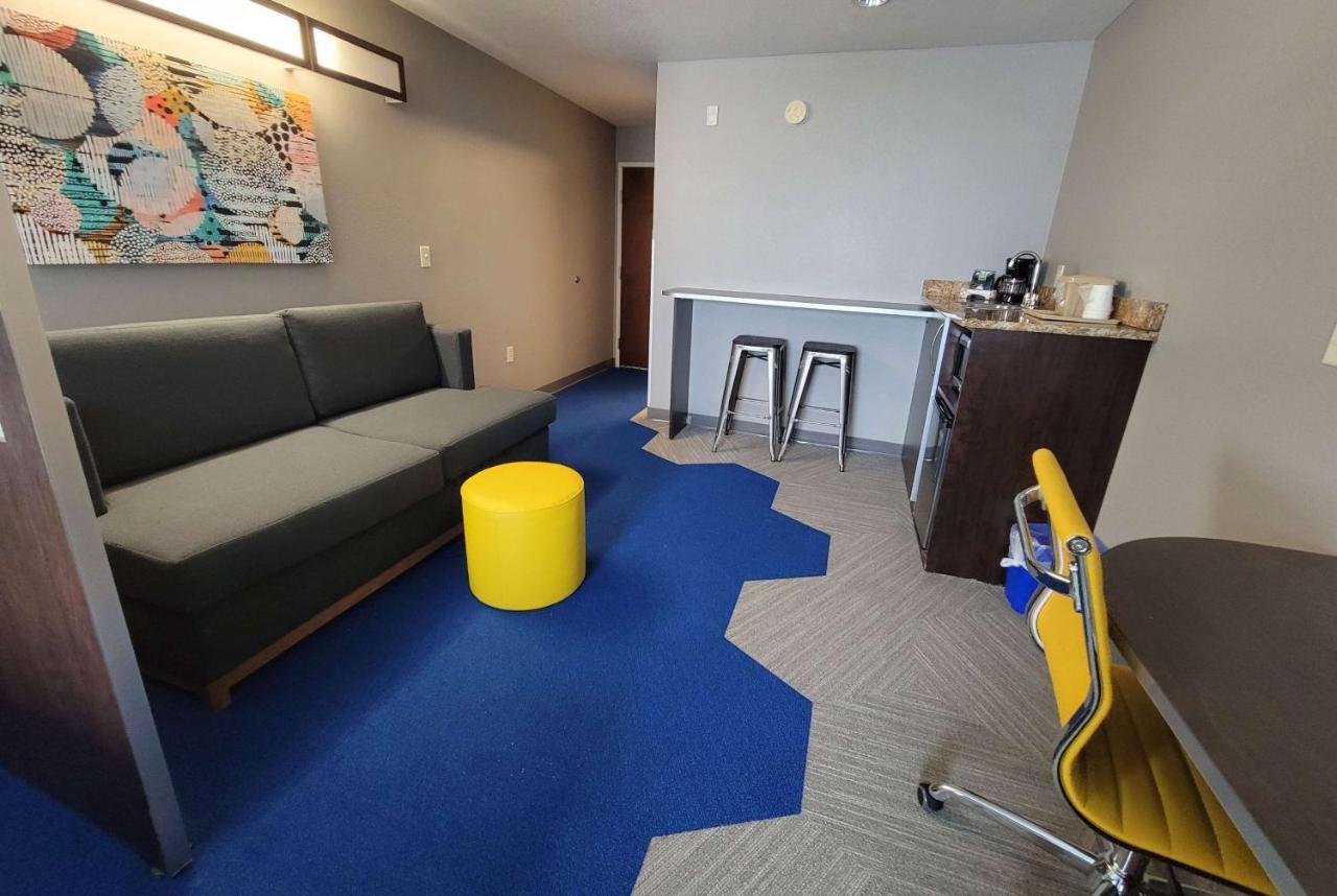 Microtel Inn & Suites By Wyndham Bluffs Council Bluffs Eksteriør bilde