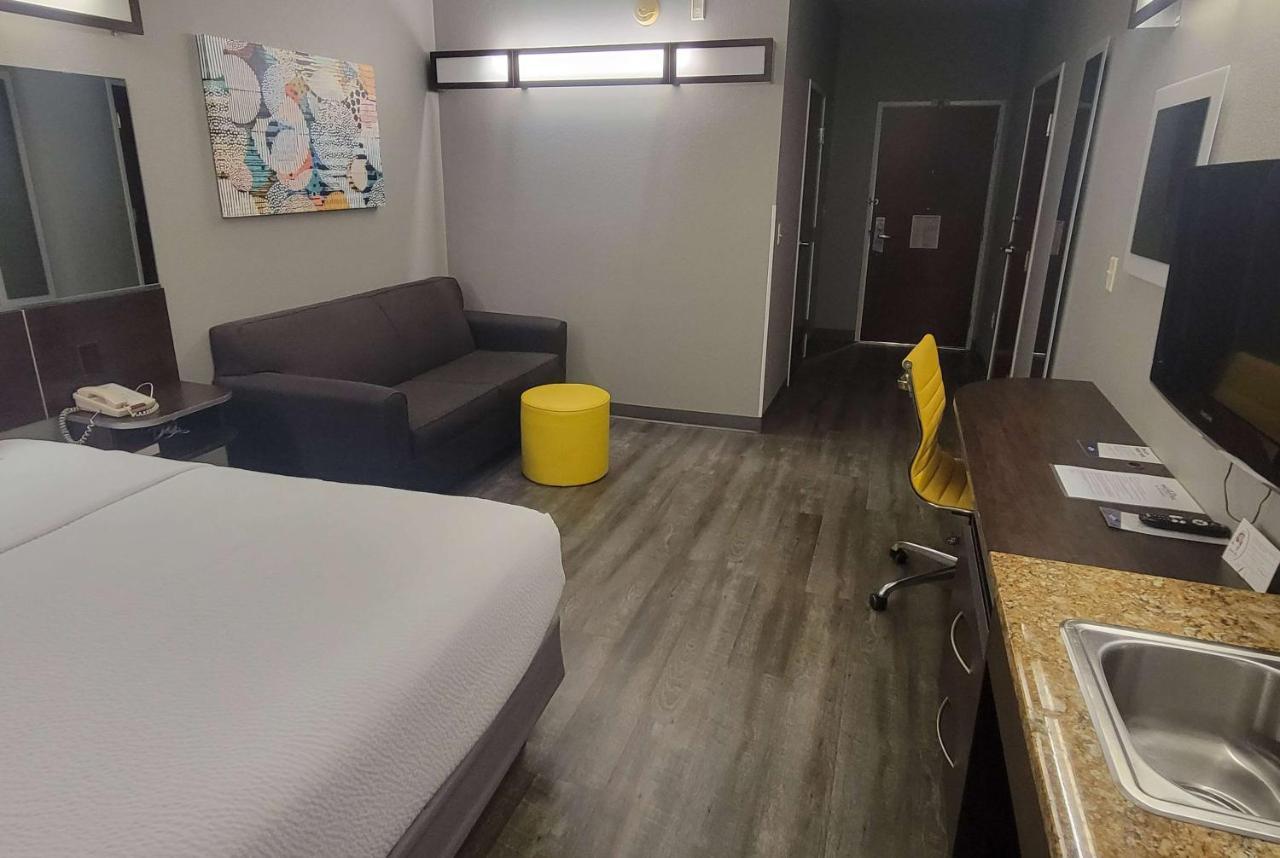 Microtel Inn & Suites By Wyndham Bluffs Council Bluffs Eksteriør bilde