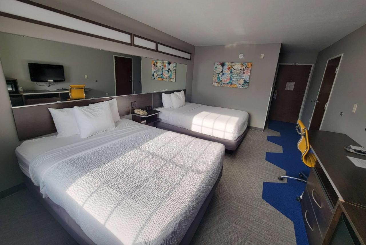 Microtel Inn & Suites By Wyndham Bluffs Council Bluffs Eksteriør bilde