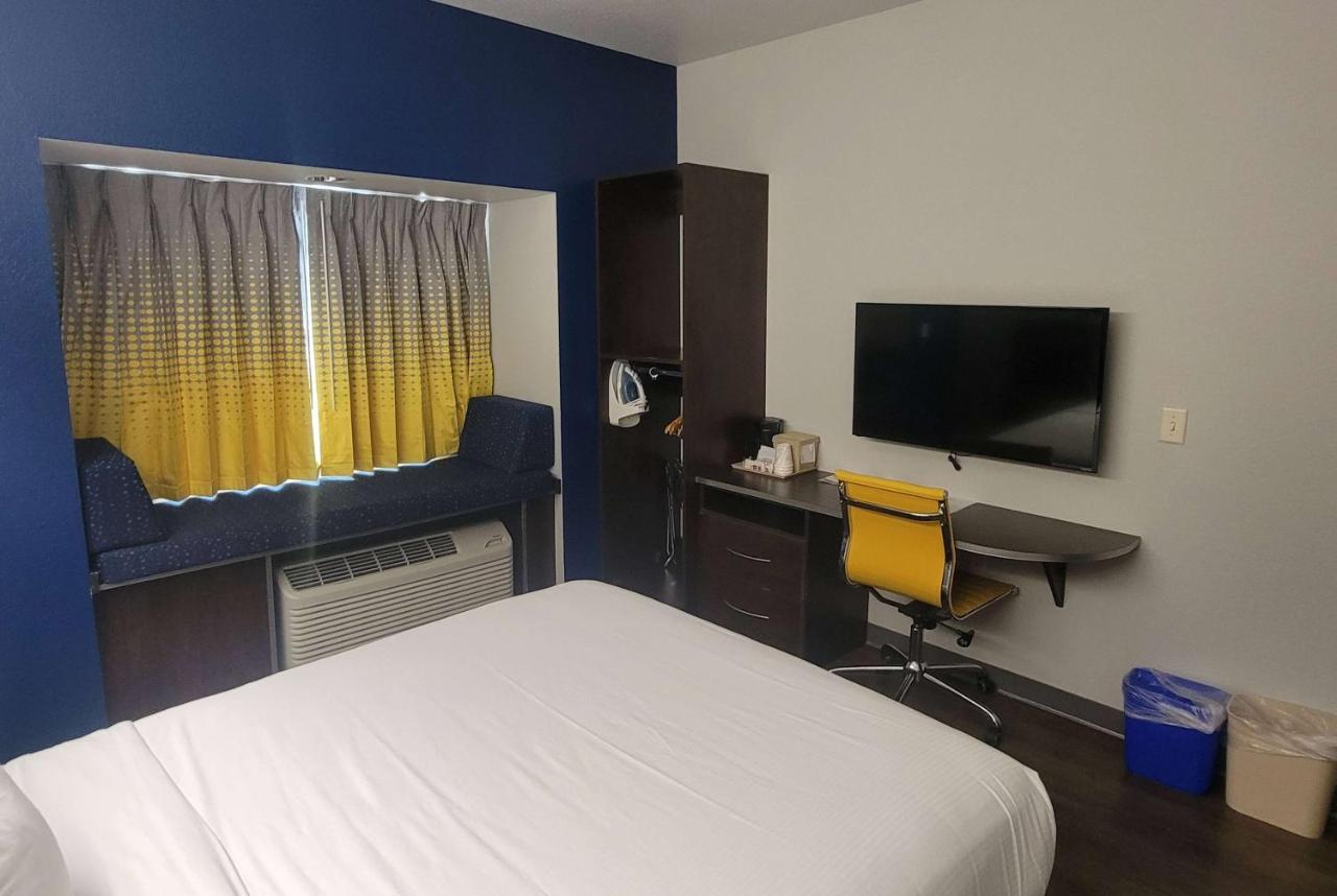 Microtel Inn & Suites By Wyndham Bluffs Council Bluffs Eksteriør bilde
