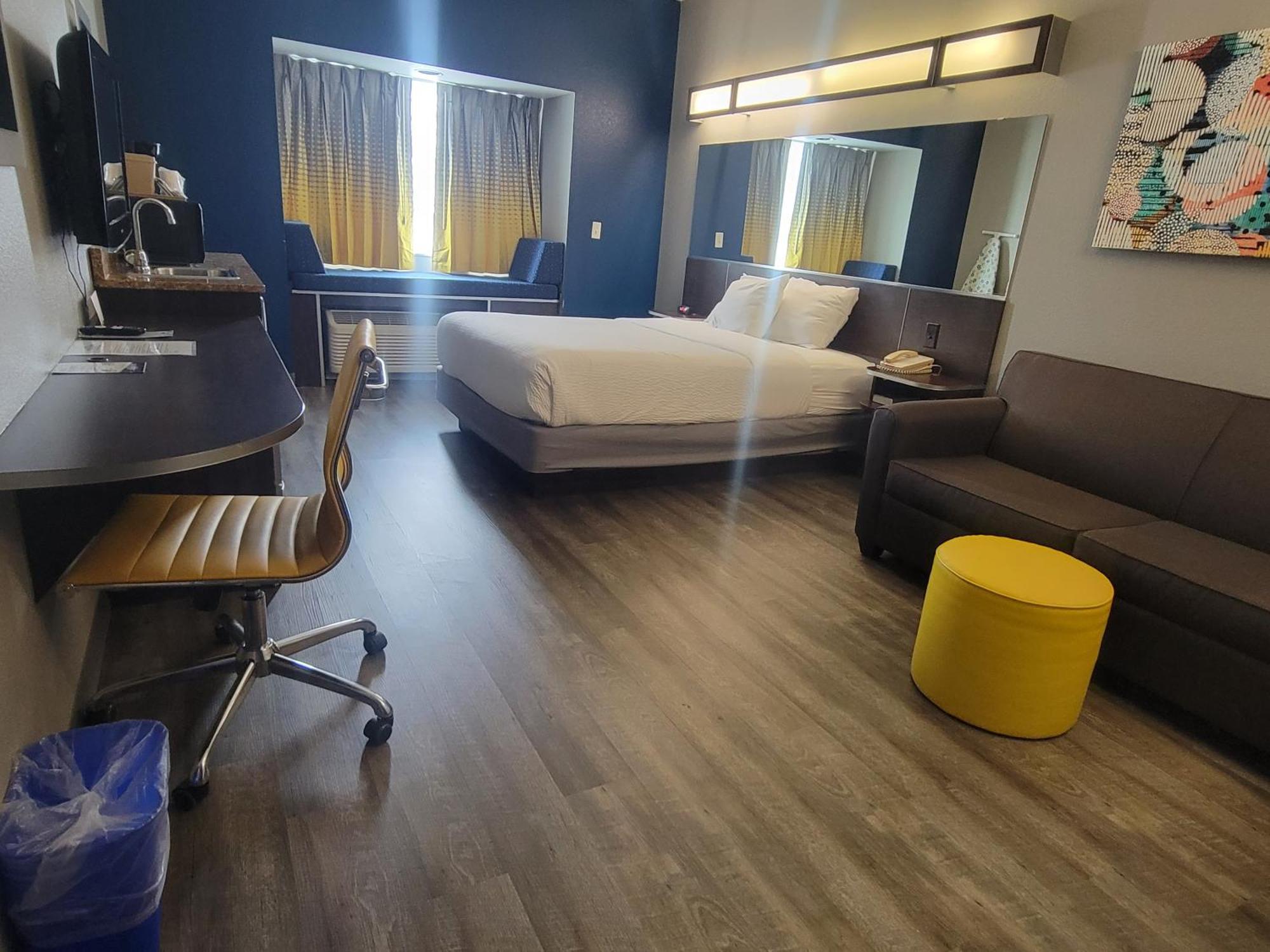 Microtel Inn & Suites By Wyndham Bluffs Council Bluffs Eksteriør bilde
