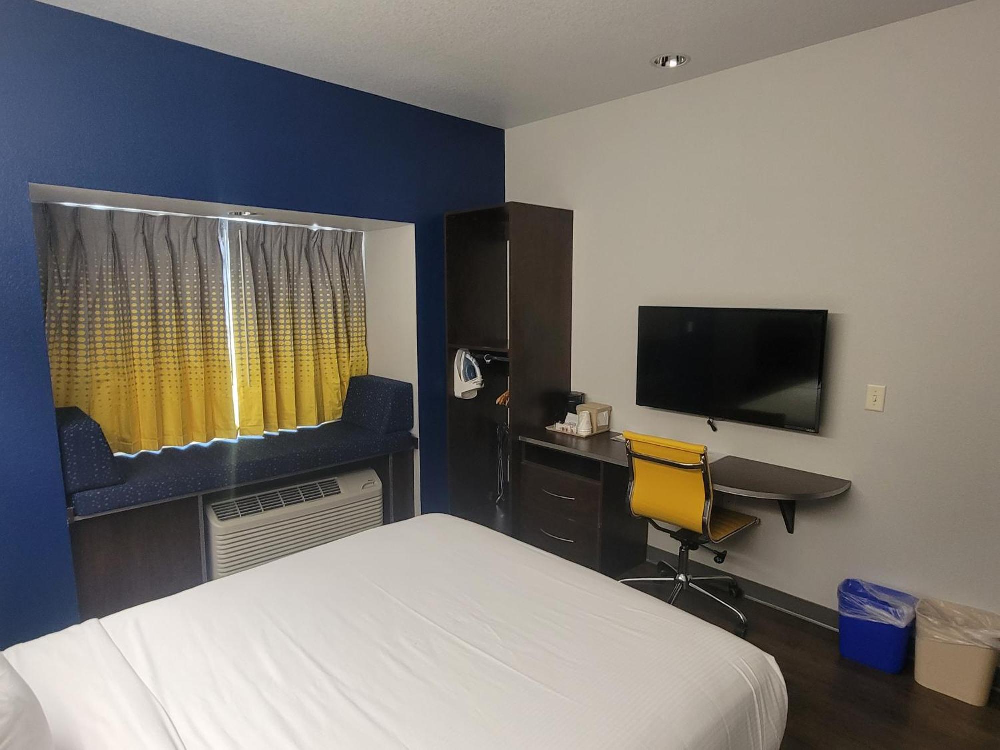 Microtel Inn & Suites By Wyndham Bluffs Council Bluffs Eksteriør bilde