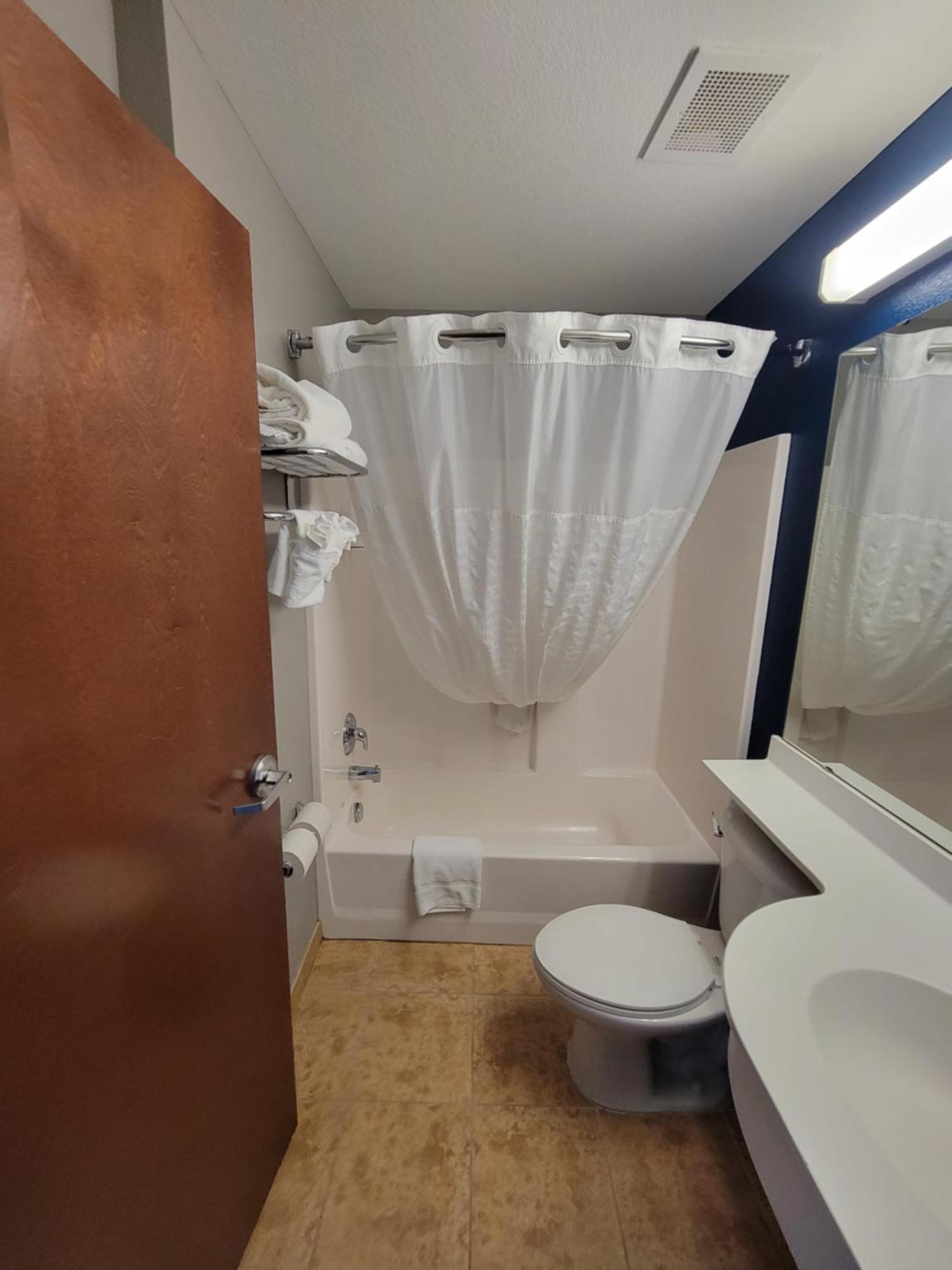 Microtel Inn & Suites By Wyndham Bluffs Council Bluffs Eksteriør bilde