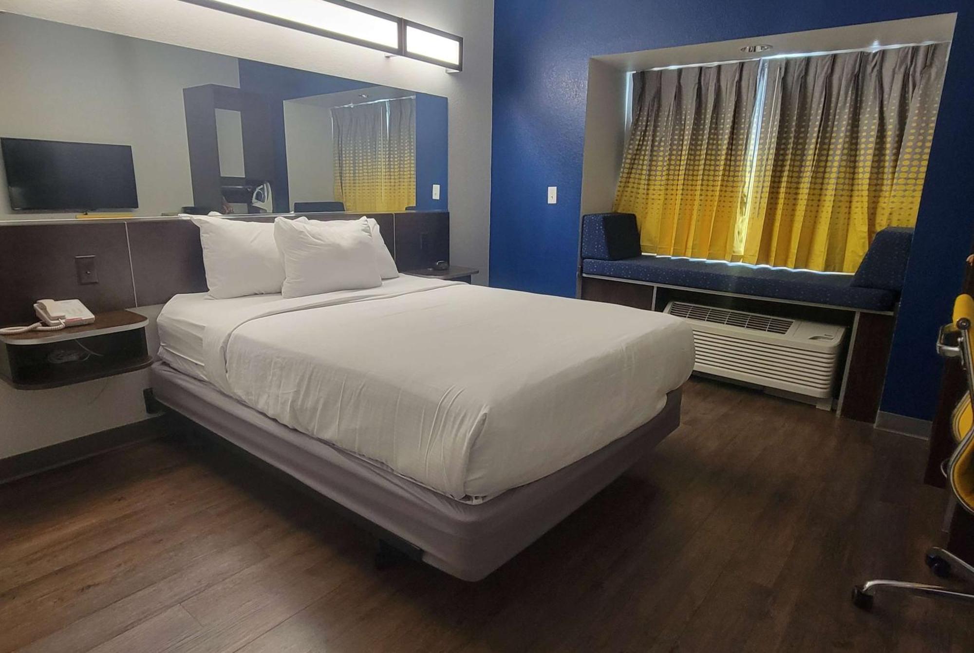 Microtel Inn & Suites By Wyndham Bluffs Council Bluffs Eksteriør bilde