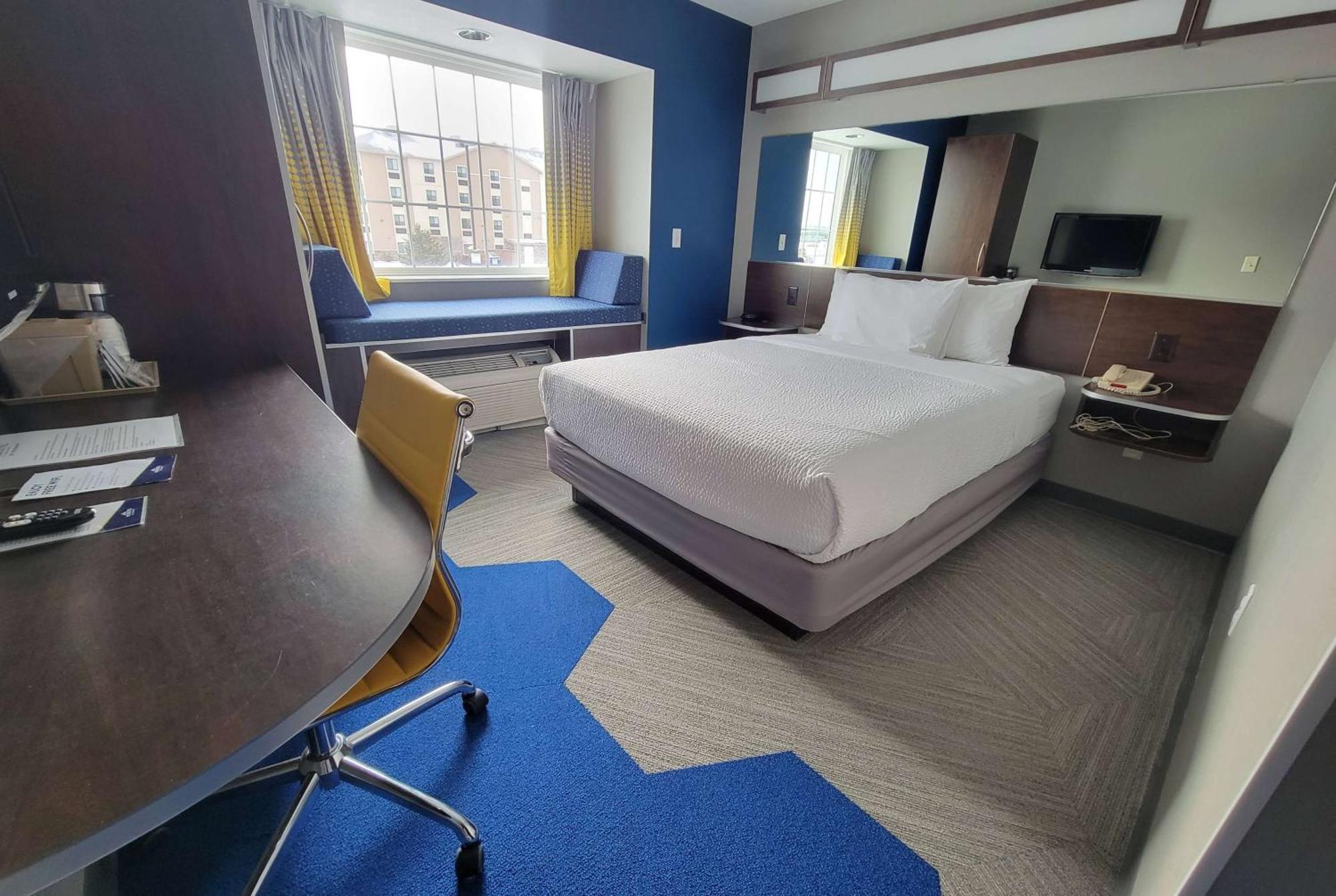 Microtel Inn & Suites By Wyndham Bluffs Council Bluffs Eksteriør bilde