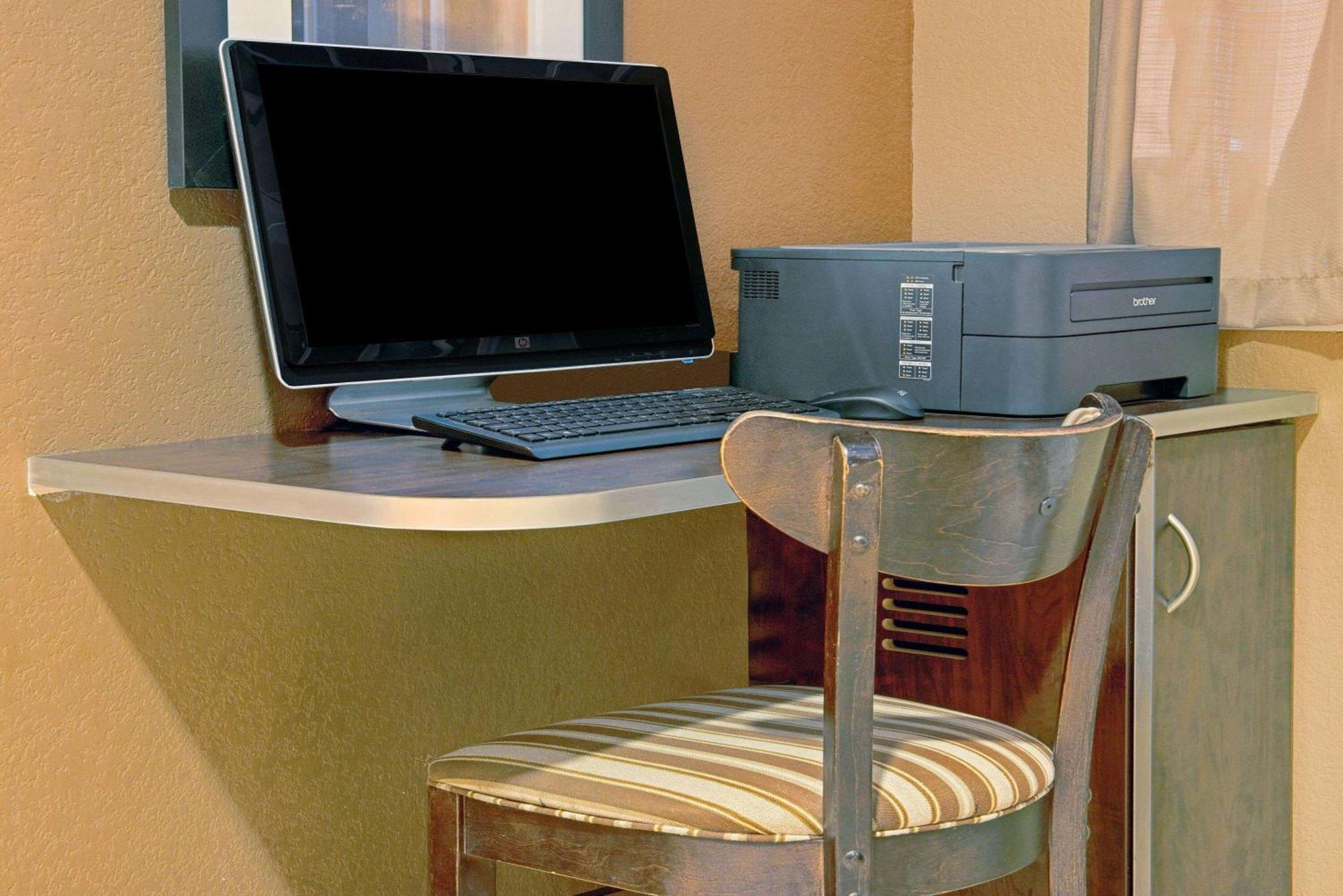 Microtel Inn & Suites By Wyndham Bluffs Council Bluffs Eksteriør bilde