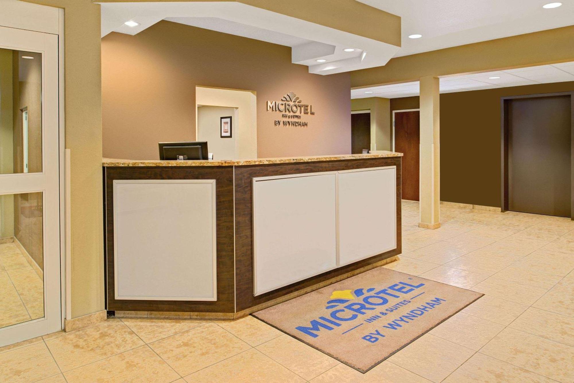 Microtel Inn & Suites By Wyndham Bluffs Council Bluffs Eksteriør bilde