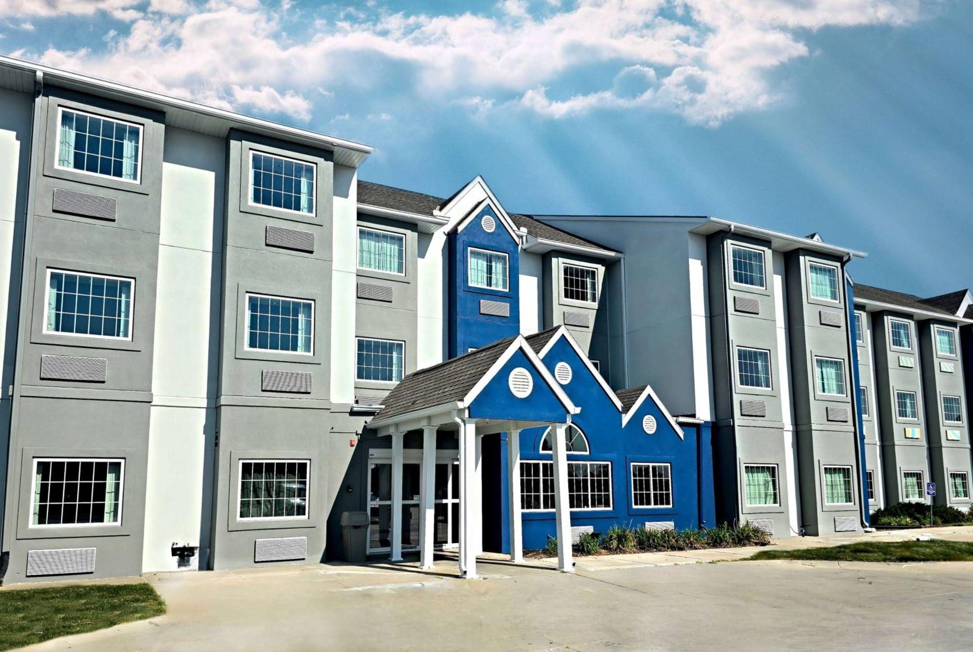 Microtel Inn & Suites By Wyndham Bluffs Council Bluffs Eksteriør bilde